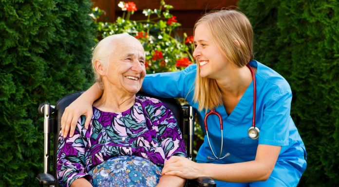 Дома престарелых: приговор или спасение?