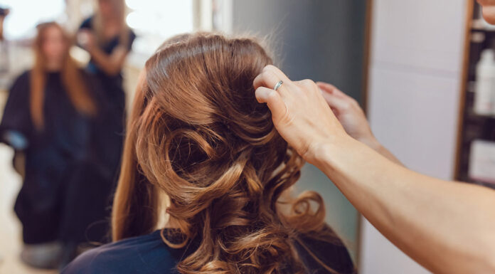 Какое косметическое средство для укладки волос выбрать?