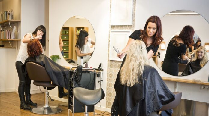 Как правильно выбрать парикмахерское кресло