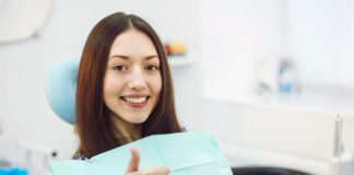 Клиновидный дефект зубов: как он выглядит и как лечить