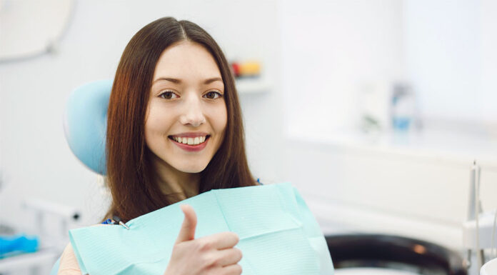 Клиновидный дефект зубов: как он выглядит и как лечить