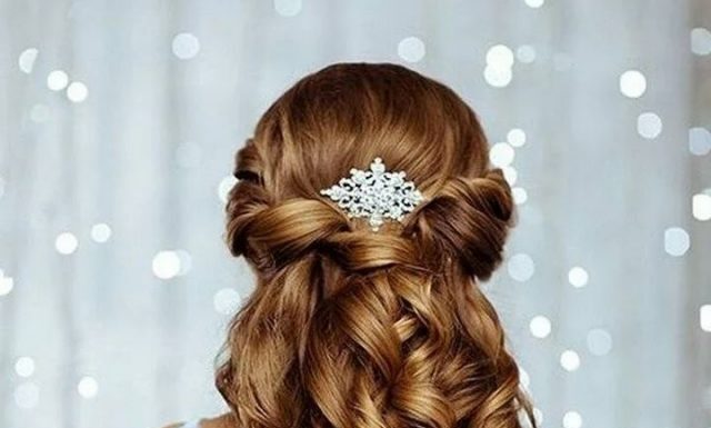 Прически на выпускной: как создать гармоничный образ к торжественному событию и не забыть о важных нюансах