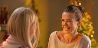 Как выбрать для подружки хитовый новогодний подарок?