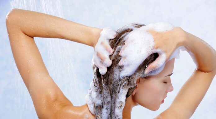 Стоит ли покупать профессиональный шампунь: что это, отличия от обычного, можно ли использовать его дома, особенности выбора