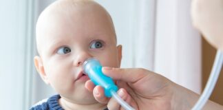 Чистка носа малышу. Практическое руководство