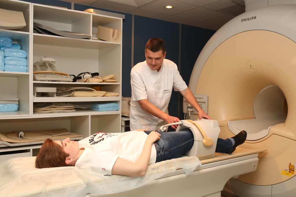 Где можно сделать мрт. Магнитно-резонансный томограф в ВОКДЦ 1. Томограф для суставов. Мрт.