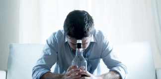 Лечение алкоголизма с посторонней помощью: плюсы обращения в центр, методы лечения