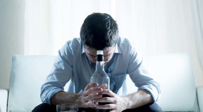 Лечение алкоголизма с посторонней помощью: плюсы обращения в центр, методы лечения