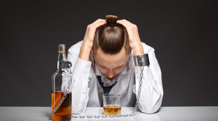 Решаем проблему: как помочь родственнику, борющемуся с алкоголизмом