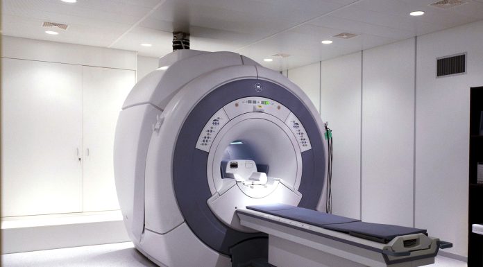 МРТ позвоночника: что это такое, как проходит и что показывает