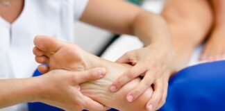 Сравнение домашнего и профессионального лечения натоптышей