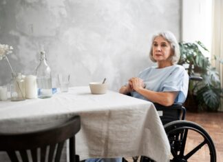 Дом для престарелых: зачем нужен, что важно знать, и как выбрать