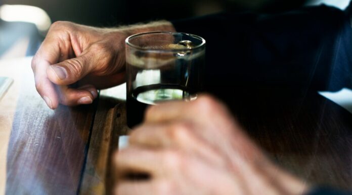 Вывод из запоя капельницей: безопасный способ детоксикации организма