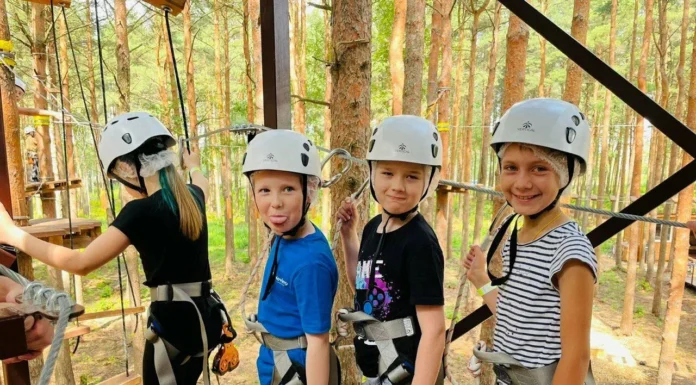 С какого возраста можно в верёвочный парк: как подготовить ребёнка к первому прохождению трассы