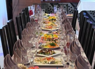 Доставка фуршета и банкета под ключ: как организовать идеальное выездное угощение для любого мероприятия